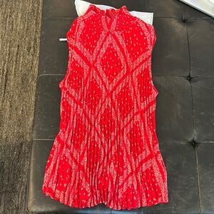 Bandana-print accordion pleat work tank